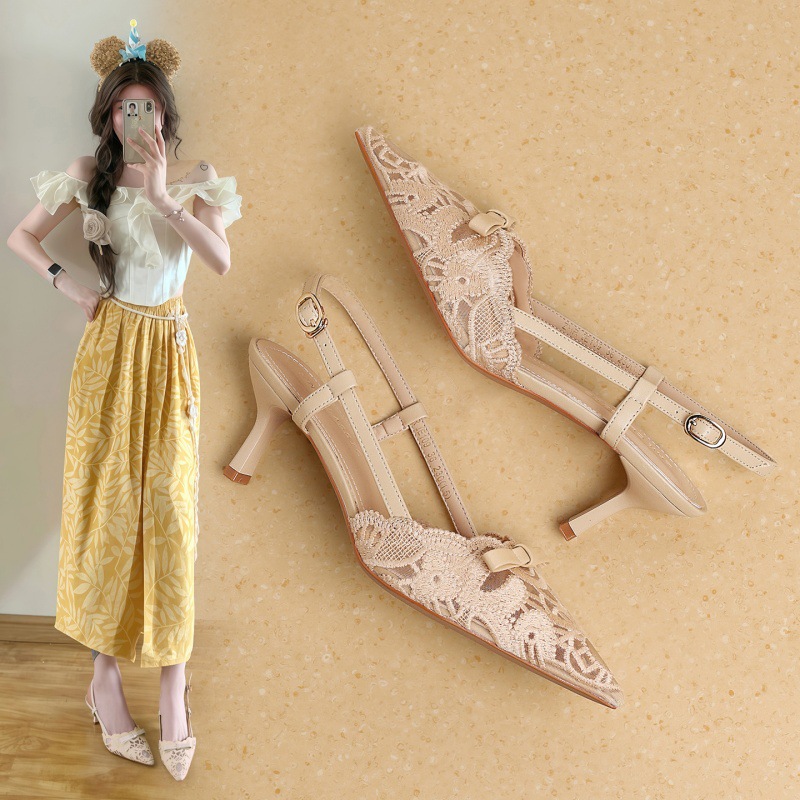 Giày sandal cao gót nữ mũi nhọn hở mũi ren lưới thoáng khí phong cách Pháp — IE109 Màu be