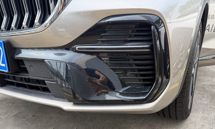 Suitable for Geely Monjaro and Geely 26 Xingyue L front spoiler modification, front side trim strip, fog light eyebrow decoration M