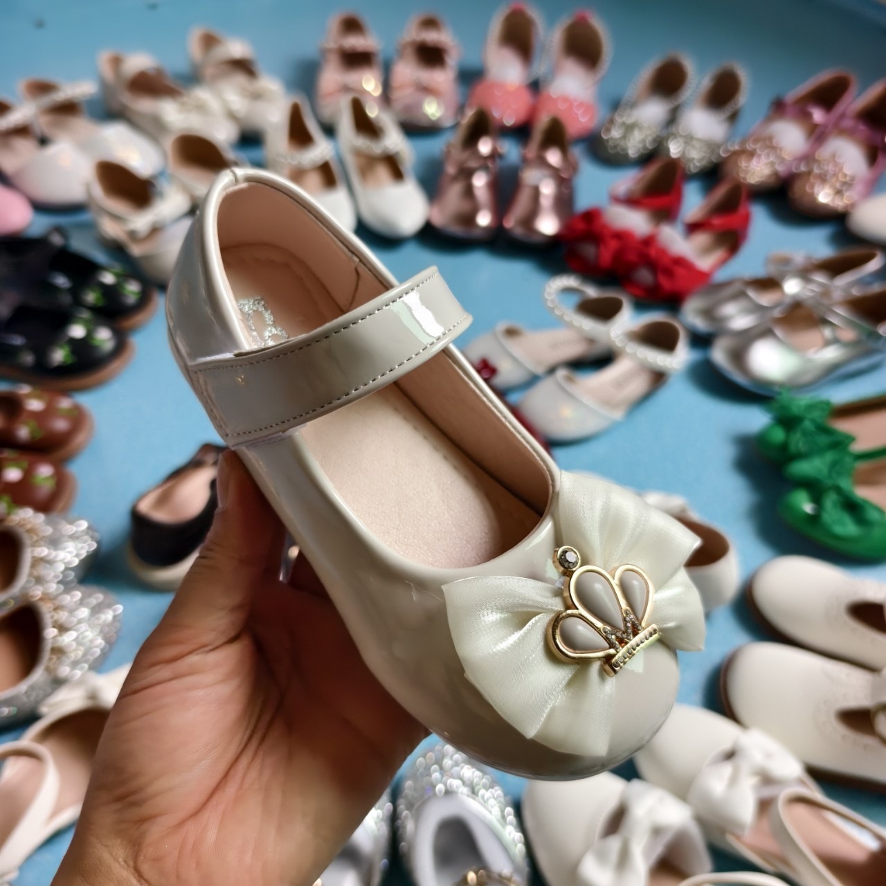 Zapatos de Princesa con Diamantes de Imitación de Microfibra y Suela de Caucho con Cierre Adhesivo para Niñas