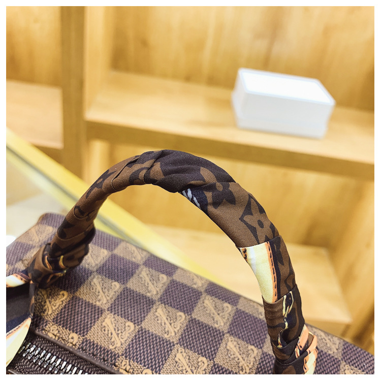Borsa da donna Borsa quadrata piccola portatile stampata di nuova moda 2023 da donna, Borsa con scatola per badge con orso, Borsa a tracolla versatile Sciarpa Colore casuale_voghion.com