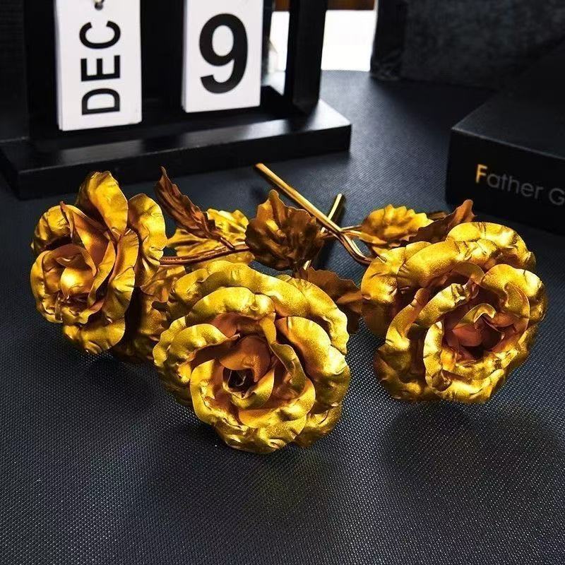 Delta Force Peripheral Gold-Plated Rose Model Red Wolf Cosplay Gold Foil Rose Ornament Toy Figure Gift Delta Force Peripheral Gold-Plated Rose Model Red Wolf Cosplay Gold Foil Rose Ornament Toy Figure Gift