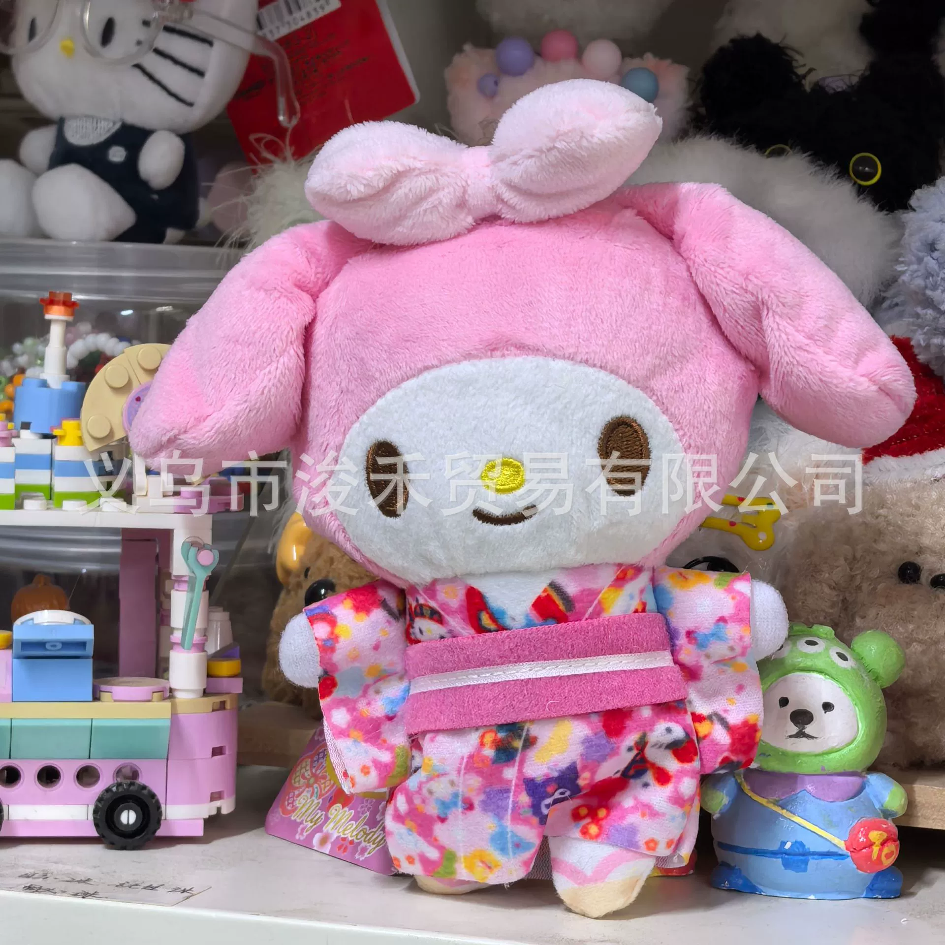 Брелок-плюш Hello Kitty в кимоно куколка, кулон к сумке — дизайны матчa и сакура, 45 г