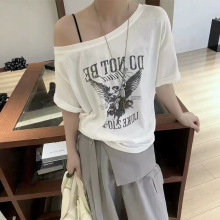 韩系辣妹风老鹰印花T恤女2026夏新款意字领露肩宽松休闲短袖上衣