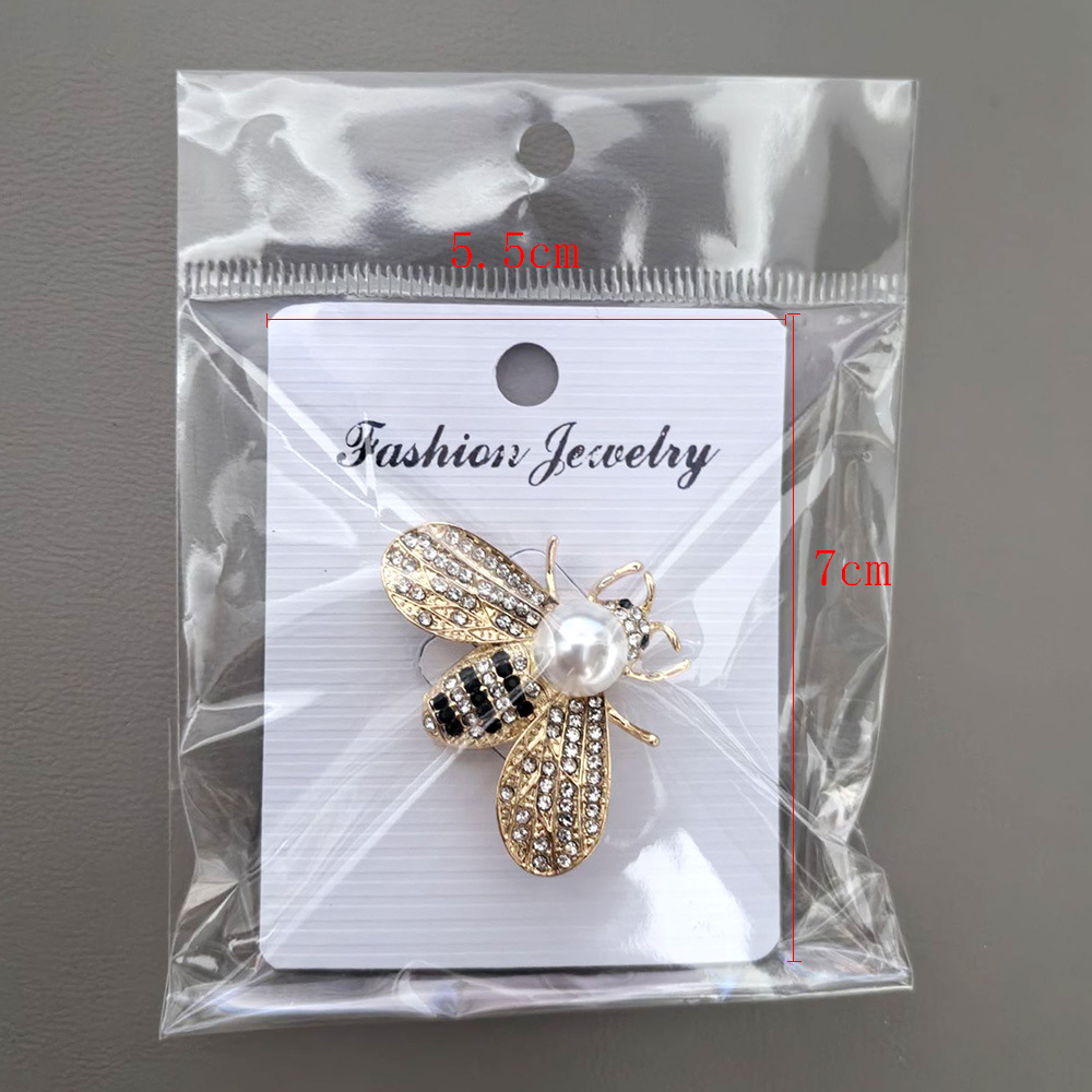 Elegant Glam Geometric Alloy Plating Inlay Artificial Pearls Rhinestones Shell Women's Brooches display picture 1