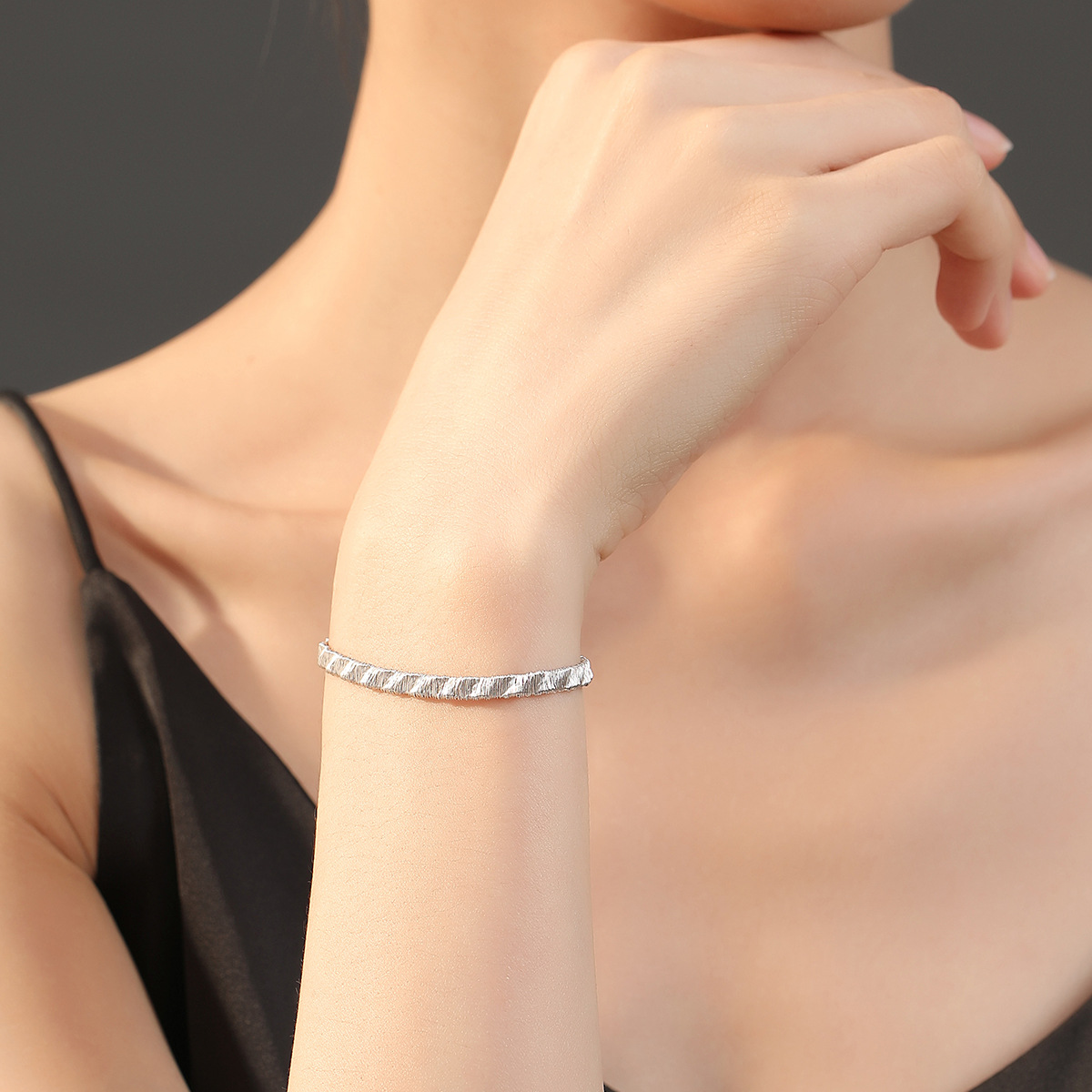 Brushed Finish S925 Silver Embossed Bracelet 4M Dazzling Luxurious Birthday Gift Jewelry Accessories_voghion.com