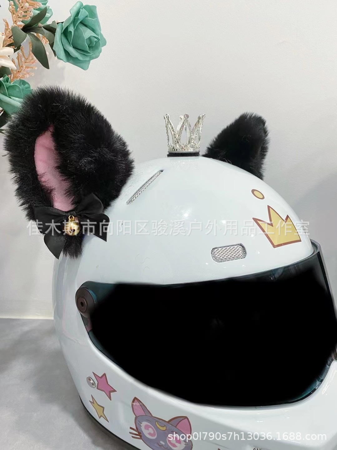 검은 고양이 귀 가루에 헬멧이없는 크라운 한 쌍