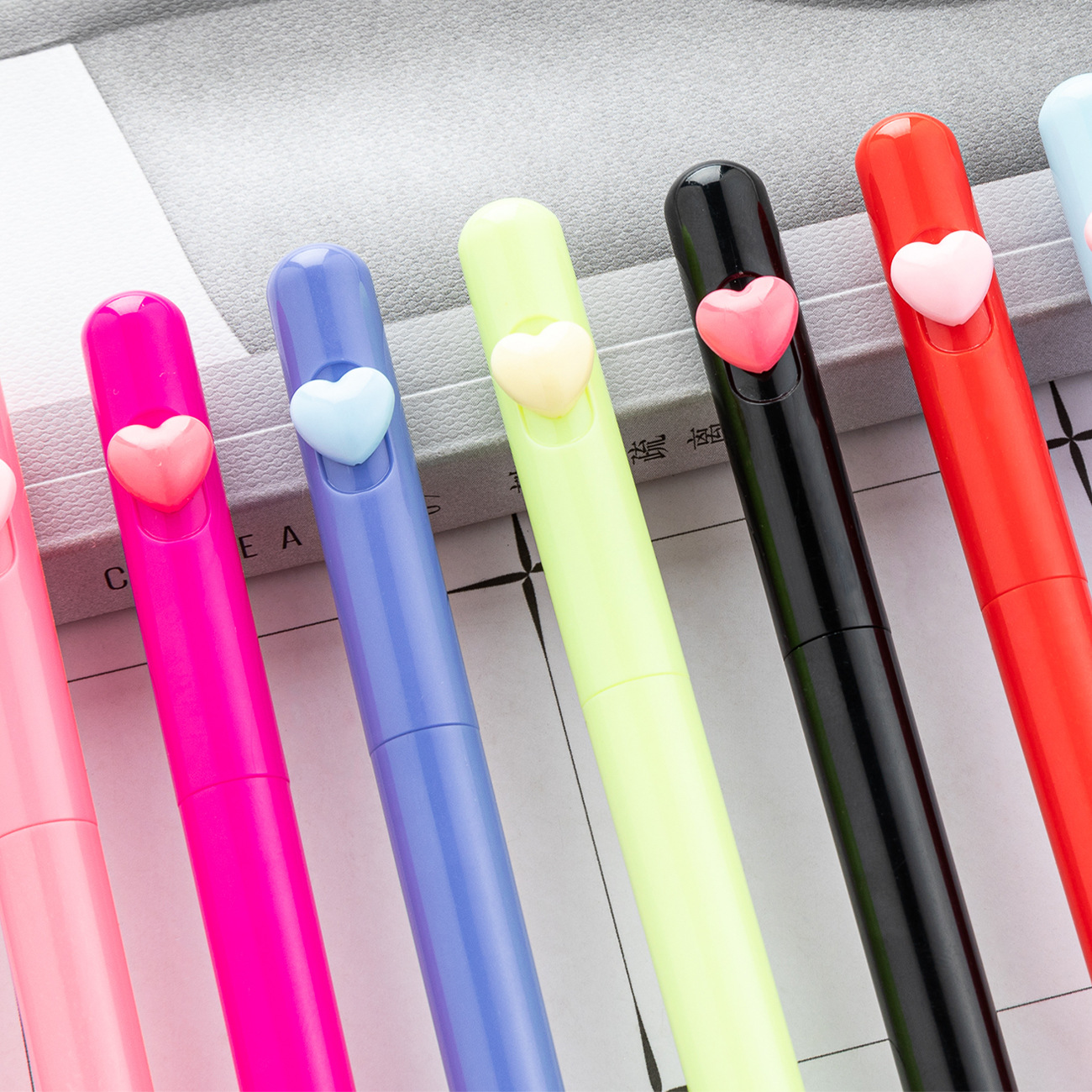 Bolígrafo de plástico Love, logotipo imprimible, regalo promocional, bolígrafo publicitario, color macarons, bolígrafo giratorio Love
