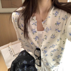 2025 春と秋の新デザインニッチ甘くてクールな韓国スタイルの小花柄ニットカーディガン女性のレイヤリングインナーレイヤリングシャツ