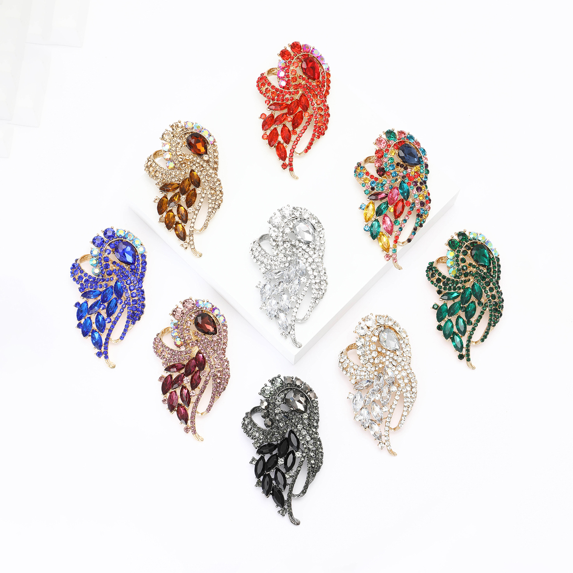 High-end big glass sophisticated retro brooch