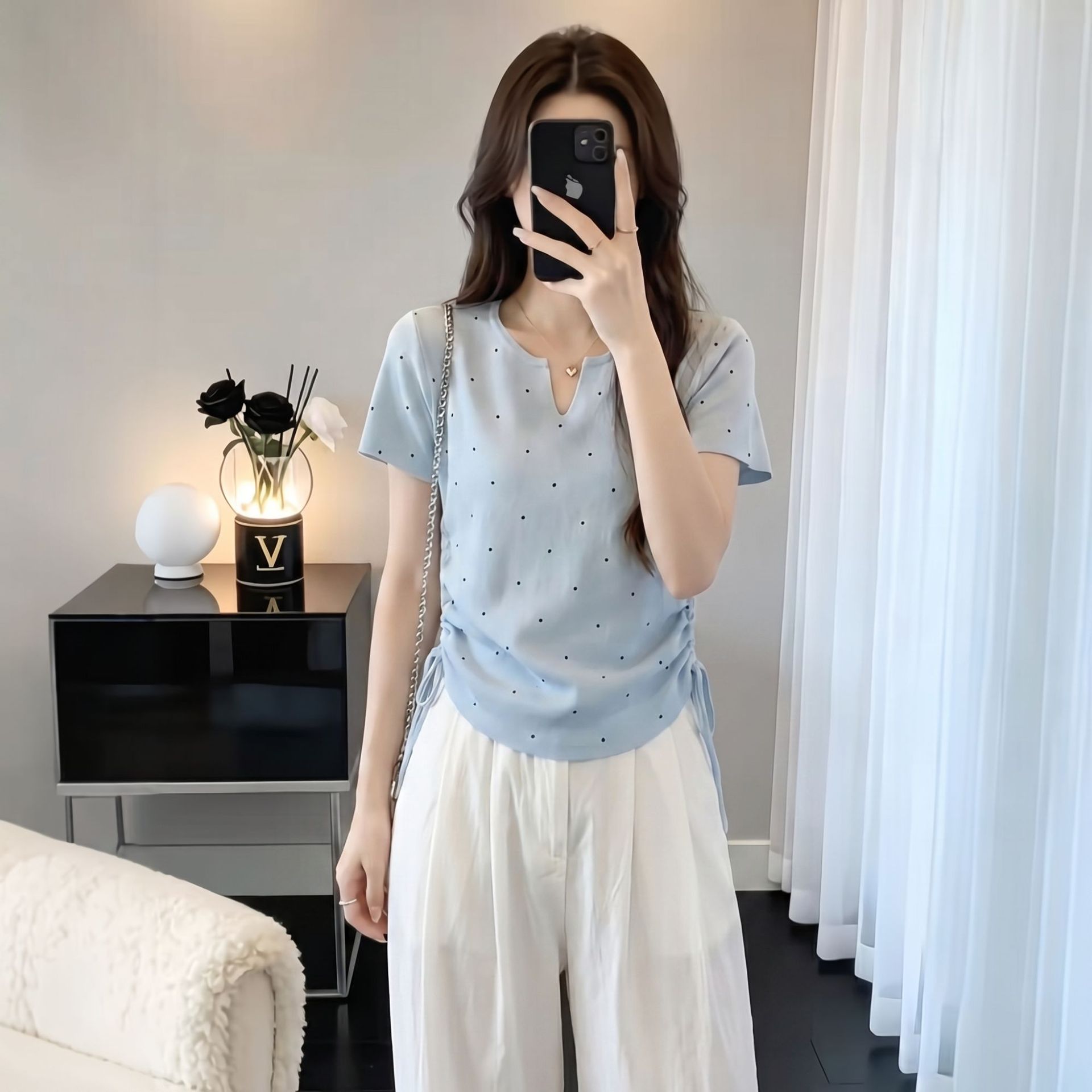 Áo thun nữ cổ V chấm bi tay ngắn rút eo size lớn — màu đen chi tiết 1
