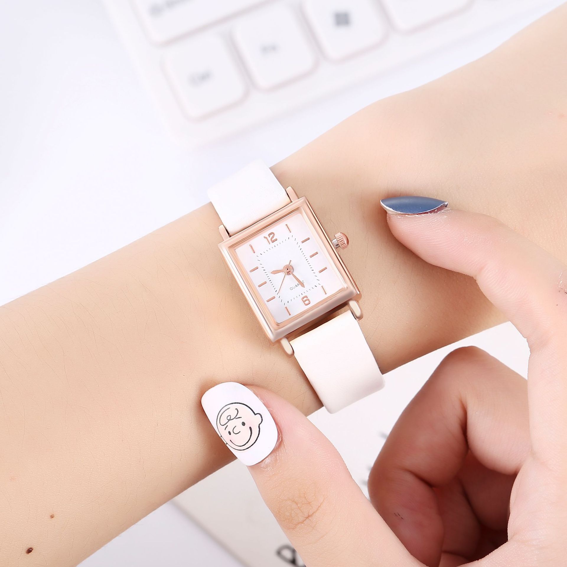 New Women's Fashion Rose Gold Square Case Digital Scale Belt Quartz Watch_voghion.com