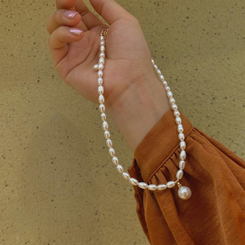 Elegant Lady Geometric Imitation Pearl Copper Women's Pendant Necklace display picture 3