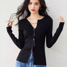 R3526秋季新款小众设计感银链开叉针织衫女修身显瘦v领打底上衣