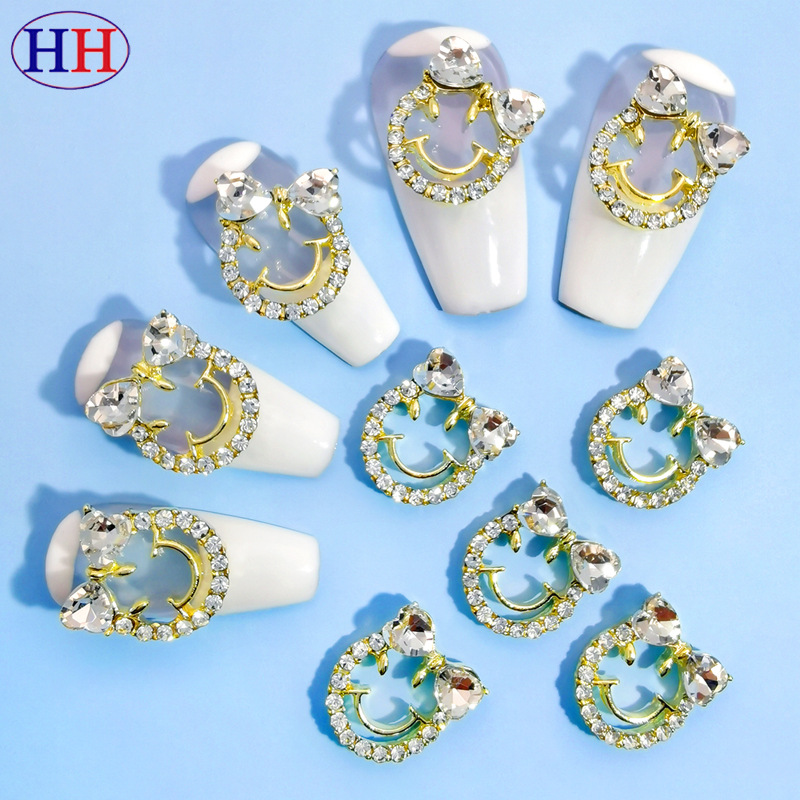 Nuevos accesorios de uñas de aleación especial de comercio electrónico transfronterizo lote mixto sonrisa cara arco uñas pegadas fábrica de diamantes al por mayor