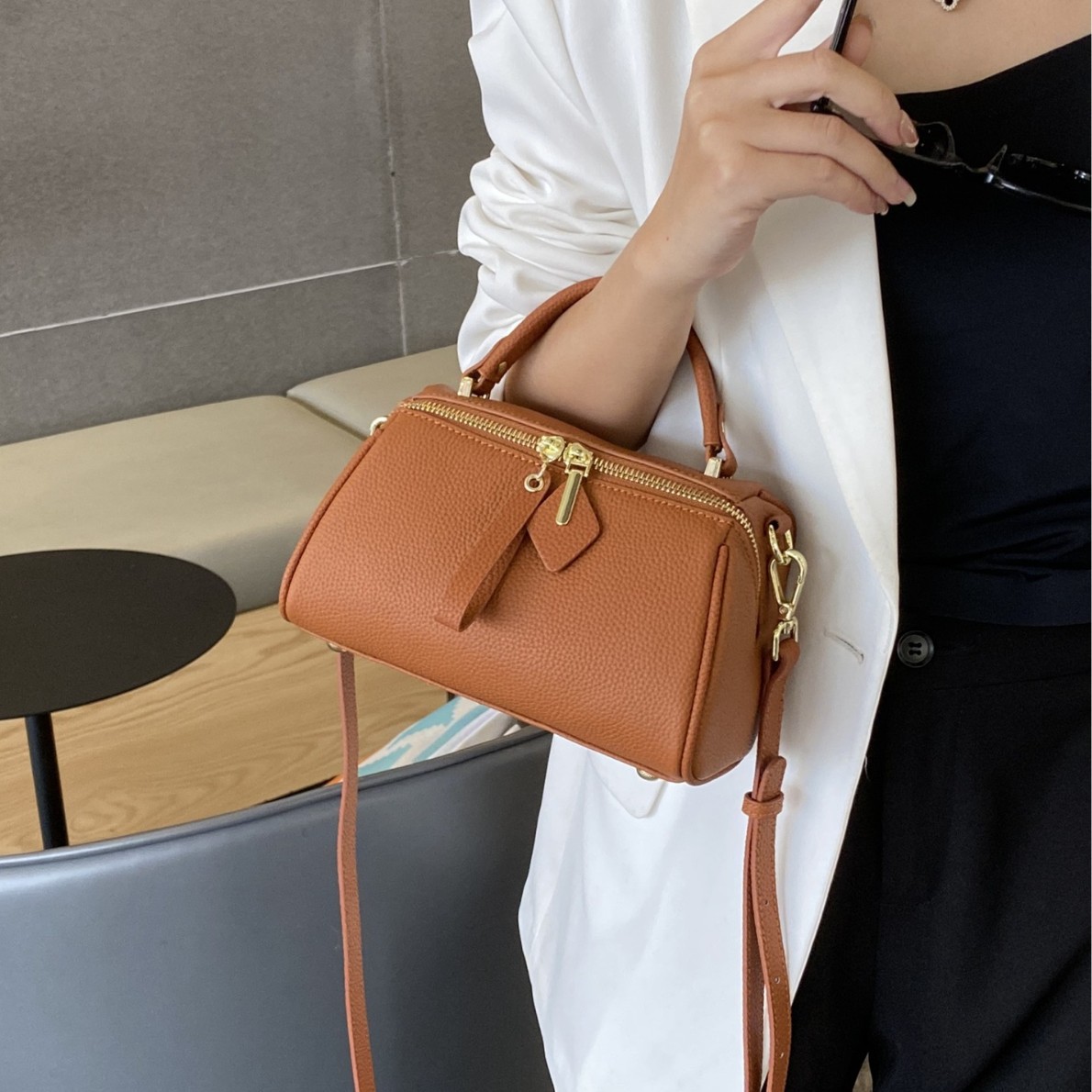 Genuine Leather Elegant Women's Bag 2025 New Retro Simple Classic Boston Handbag Cowhide Crossbody Shoulder Bag - Thumbnail 4