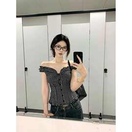 设计感格纹一字肩衬衫女夏季修身显瘦辣妹