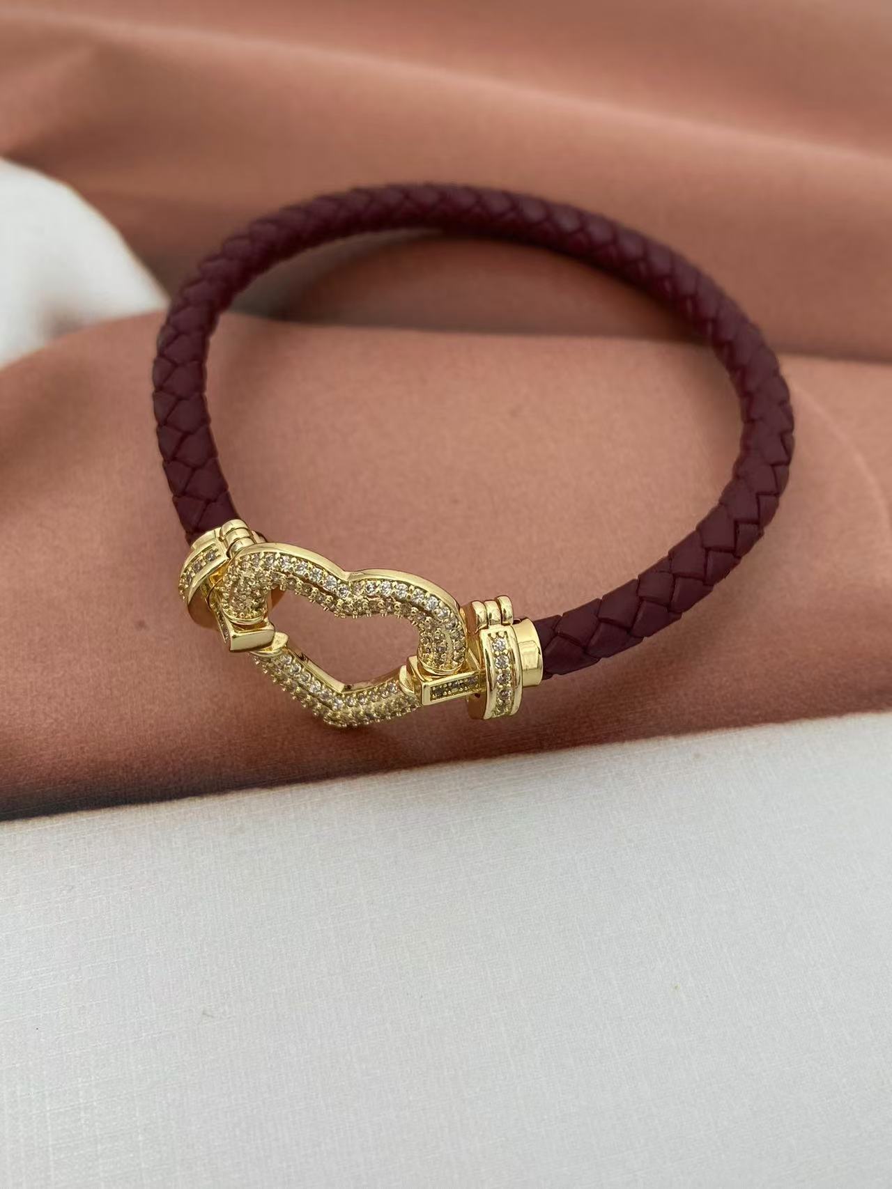 11g Weight Copper Pendant Material Bracelets Classification Leather Rope Chain Material Woven Chain Chain Type 1 Piece Quantity Holiday, Daily Occasion Leather rope, Copper Material Heart Shape Pattern Unisex Gender Vintage Style, Classic Style Style Vintage Style Classic Style Heart Shape Leather Rope Copper Woven Chain String Bracelets Wholesale 4