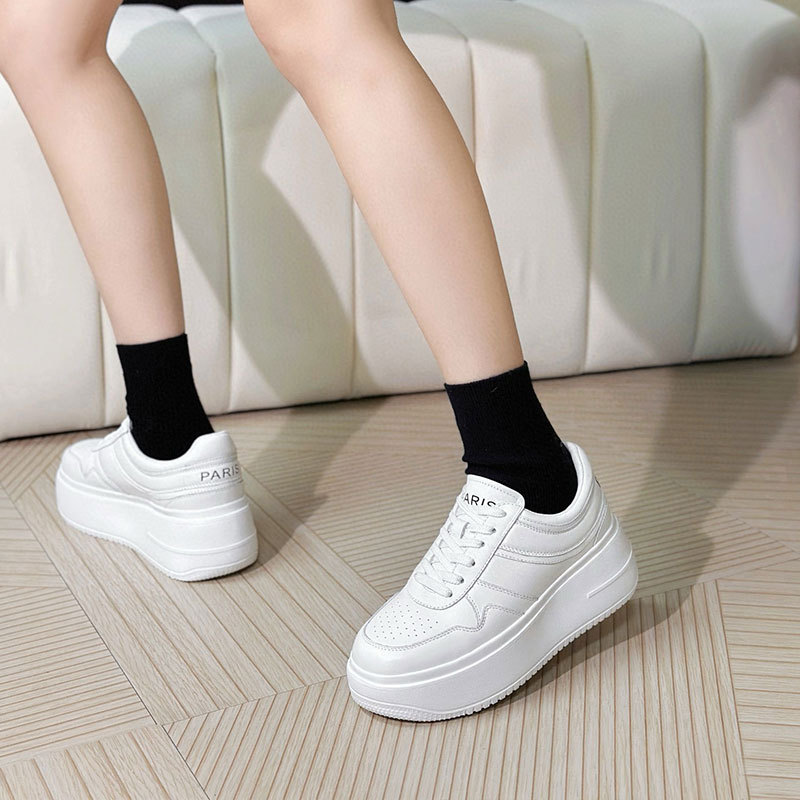 Breathable white sneakers platform for leisure