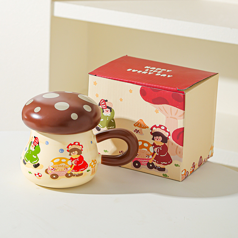 Hongo chica taza de alto valor facial acompañante regalo encantador taza de cerámica de dibujos animados con tapa de gran capacidad taza de agua potable