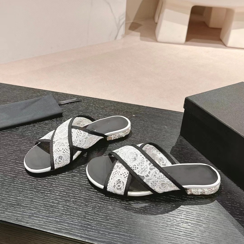 Sequined Open-Toe Casual Hollow-Out Slip-On Sandals for Women, Summer 2024, Round-Toe Beach Shoes, Thick-Soled Trendy Women's Slippers