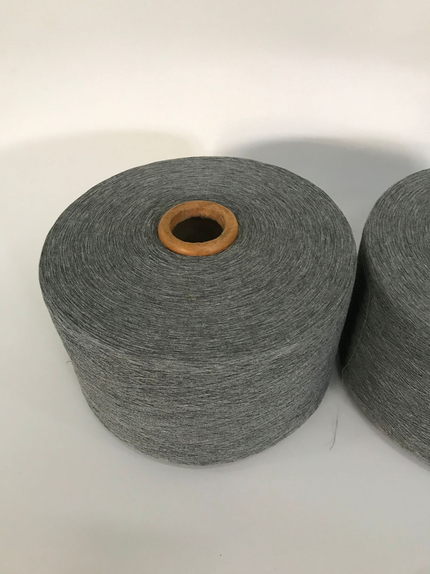 厂家20支中灰色棉纱针织棉纱再生涤棉棉纱现货