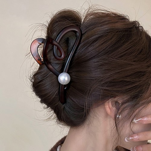 Elegant, High-Quality Hollow Heart-Shaped Pearl Hair Clip for Women — Large, Stylish Back-of-Head Shark-Claw Hairpin