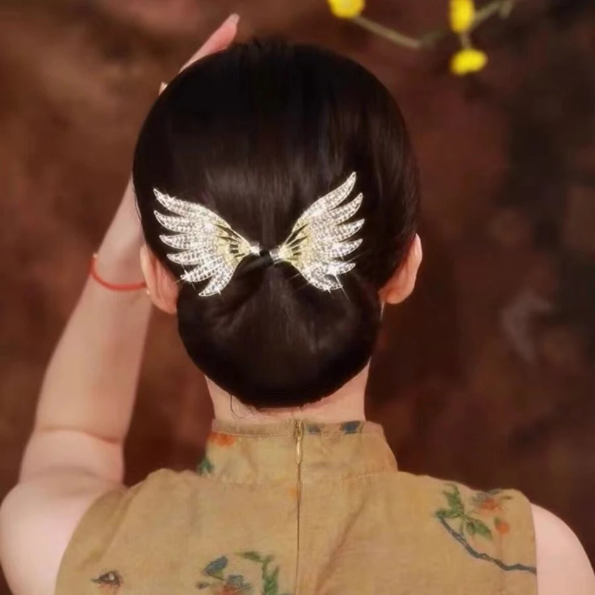 2023 otoño e invierno nuevas alas de metal artefacto updo incrustado en diamante temperamento elegante Cola de Caballo horquilla fija accesorios para el cabello del todo fósforo