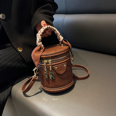 秋冬質感小包包2023新款包包女包時尚百搭斜挎包高級感單肩水桶包