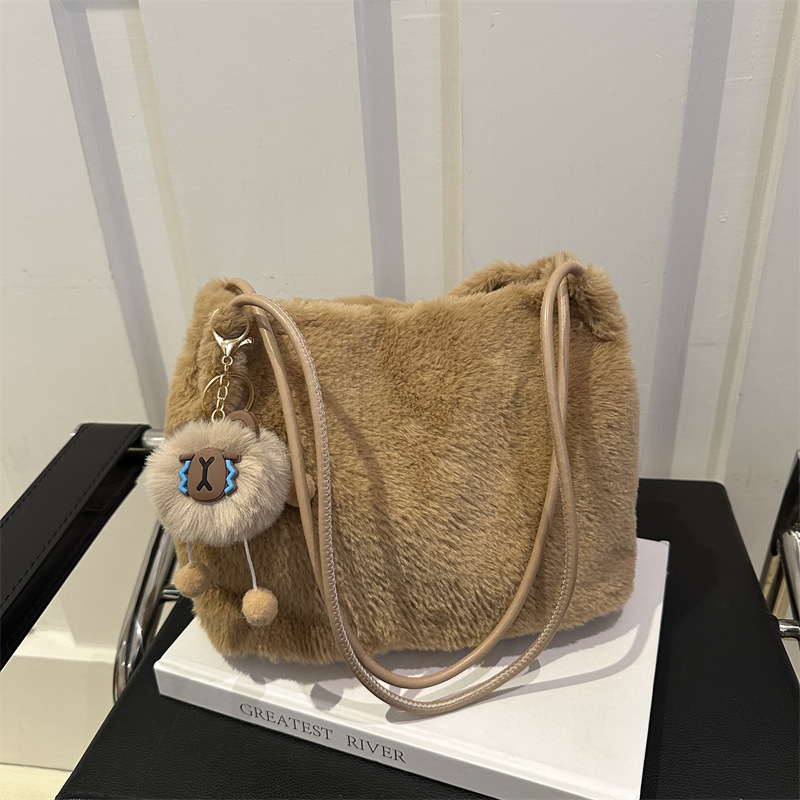 Bolsos de lana de nicho de alto nivel para mujeres 2024 nuevo otoño y invierno bolsas de peluche de hombro bolsas de gran capacidad