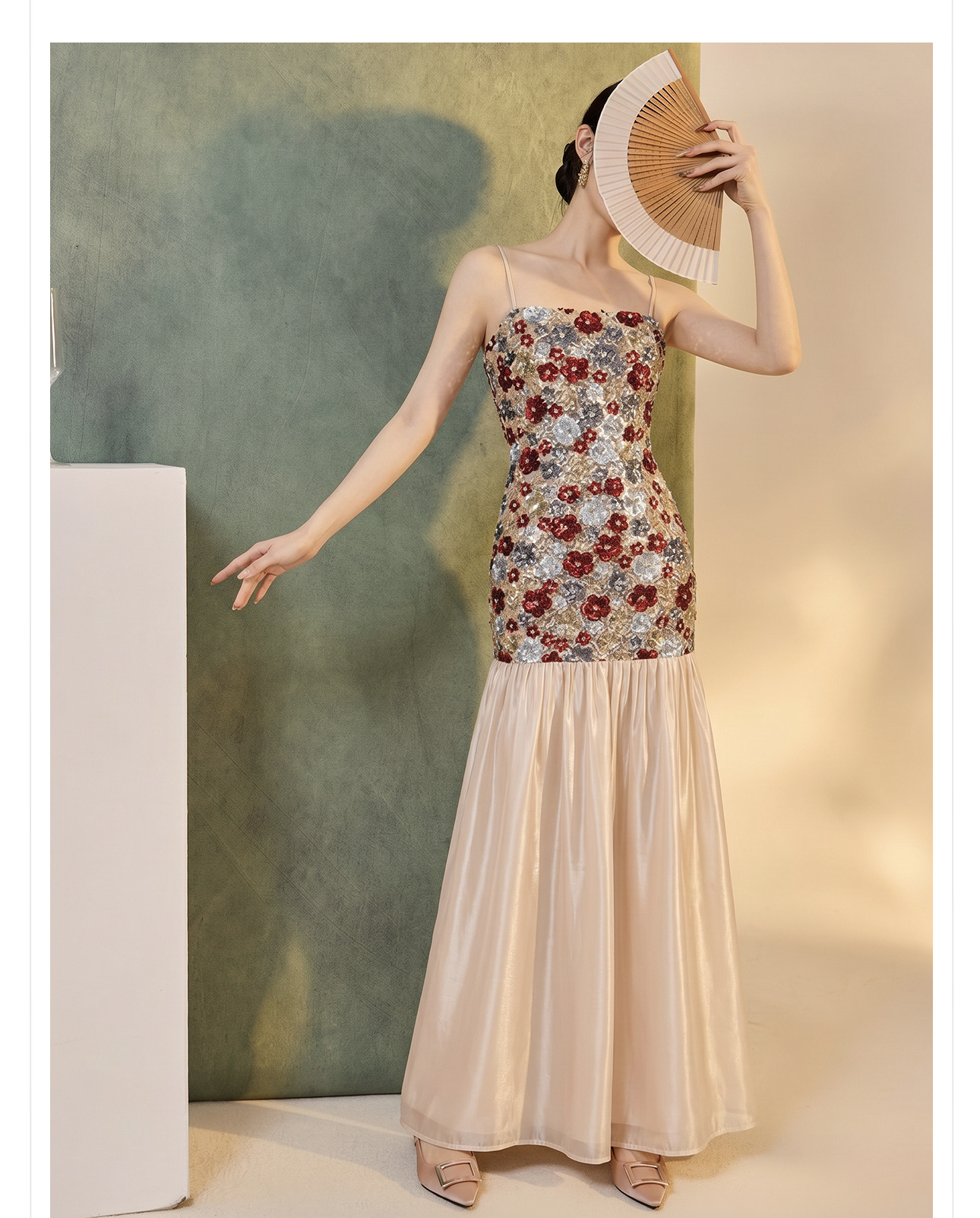 Bộ váy đầm dây thêu ren kết hợp áo khoác cardigan phong cách Trung Hoa mùa hè — Trang chủ, bộ đồ, đầm dây chi tiết 9