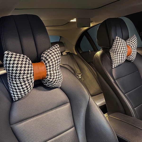 2 orange headrests
