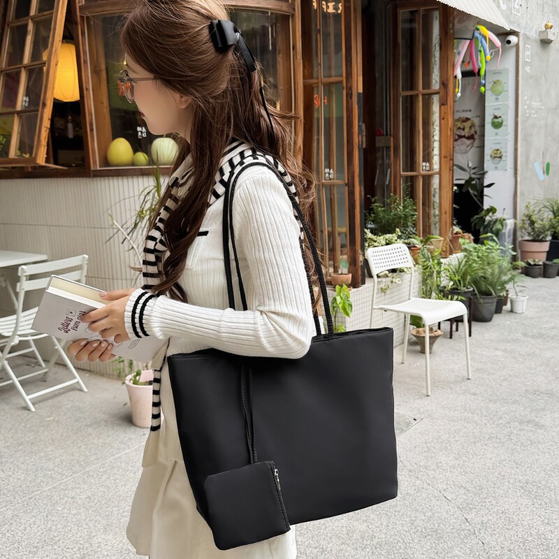 2026 new nylon tote bag, large capacity, versatile shoulder bag for women, perfect for commuting, with a detachable inner bag, and a casual design suitable for carrying documents 2026 new nylon tote bag, large capacity, versatile shoulder bag for women, perfect for commuting, with a detachable inner bag, and a casual design suitable for carrying documents