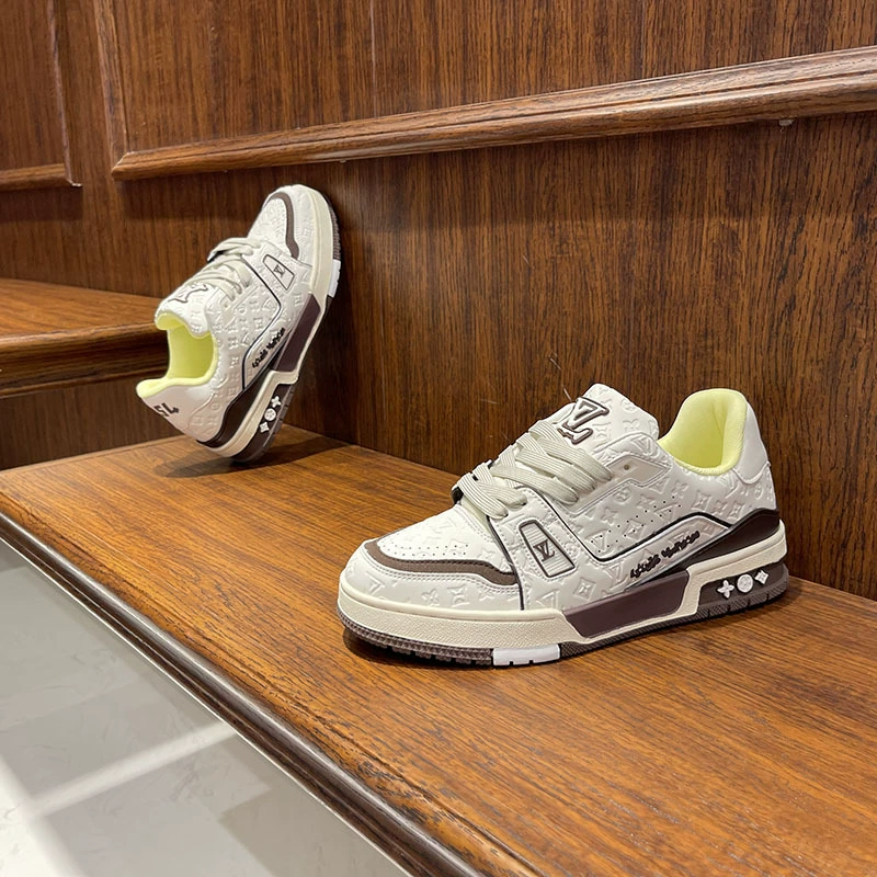 Мужская обувь осень 2024 новая повседневная обувь большого размера мягкие кроссовки мужская легкая нескользящая модная дышащая доска обувь