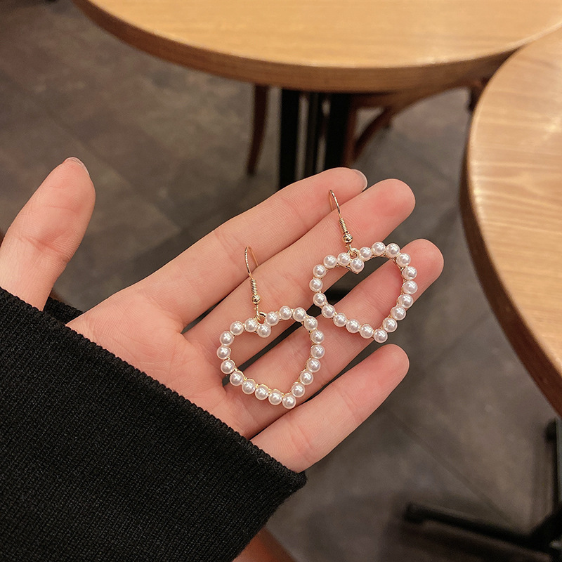 Pendientes transfronterizos, pendientes de metal de alta calidad, pendientes de 2025 nuevos pernos de moda, temperamento ligero y lujoso, pendientes de atmósfera