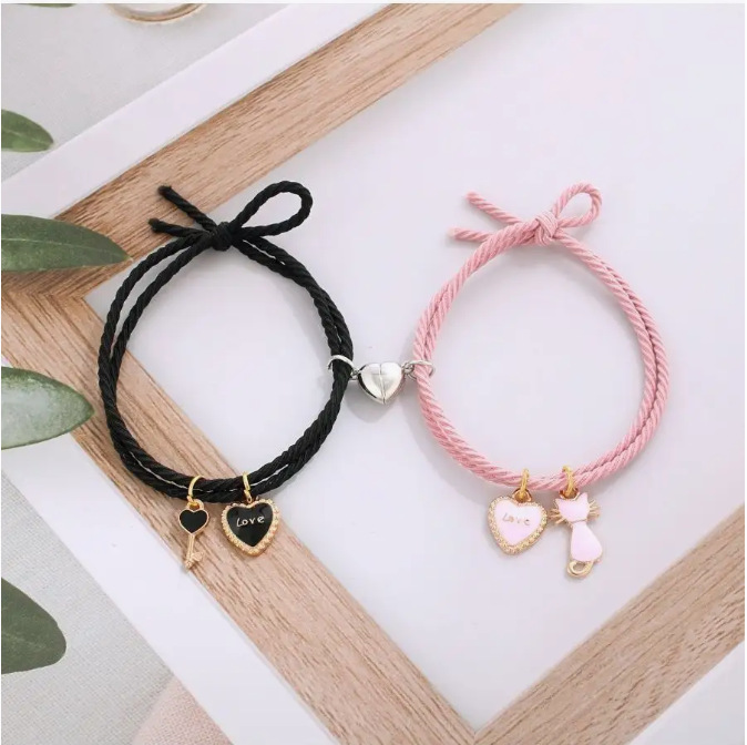 Gatinho LOVE (corda preta + corda rosa)