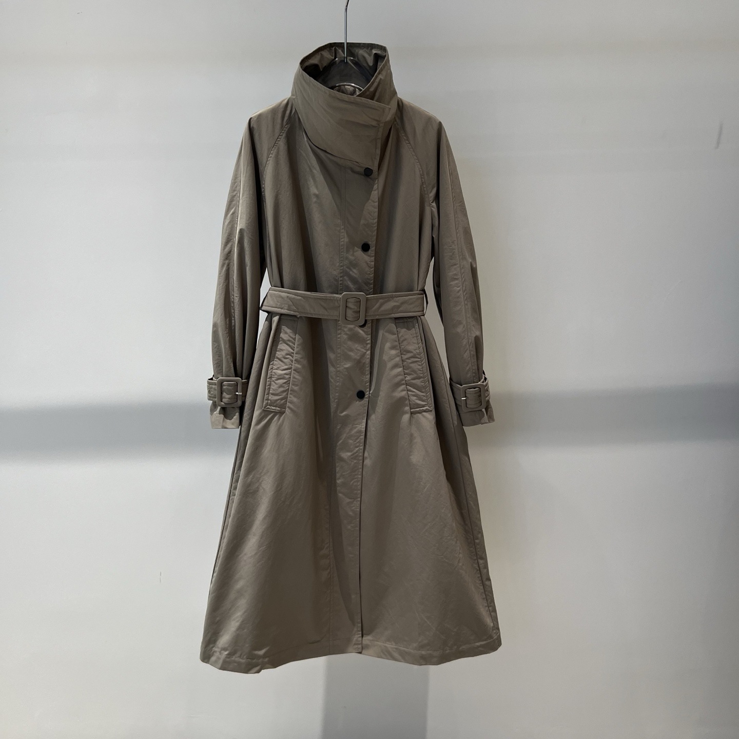 2025冬季新款女装宽松简约立领收腰风衣中长款外套羽绒服004010