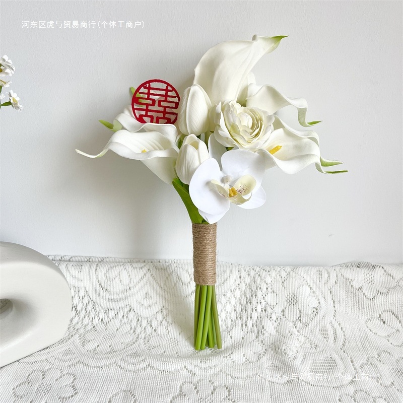 花嫁の結婚式の手持ち模擬チューリップオランダカイウユリの写真スタジオの写真の花束高級カップルの証明書手持ち花|undefined