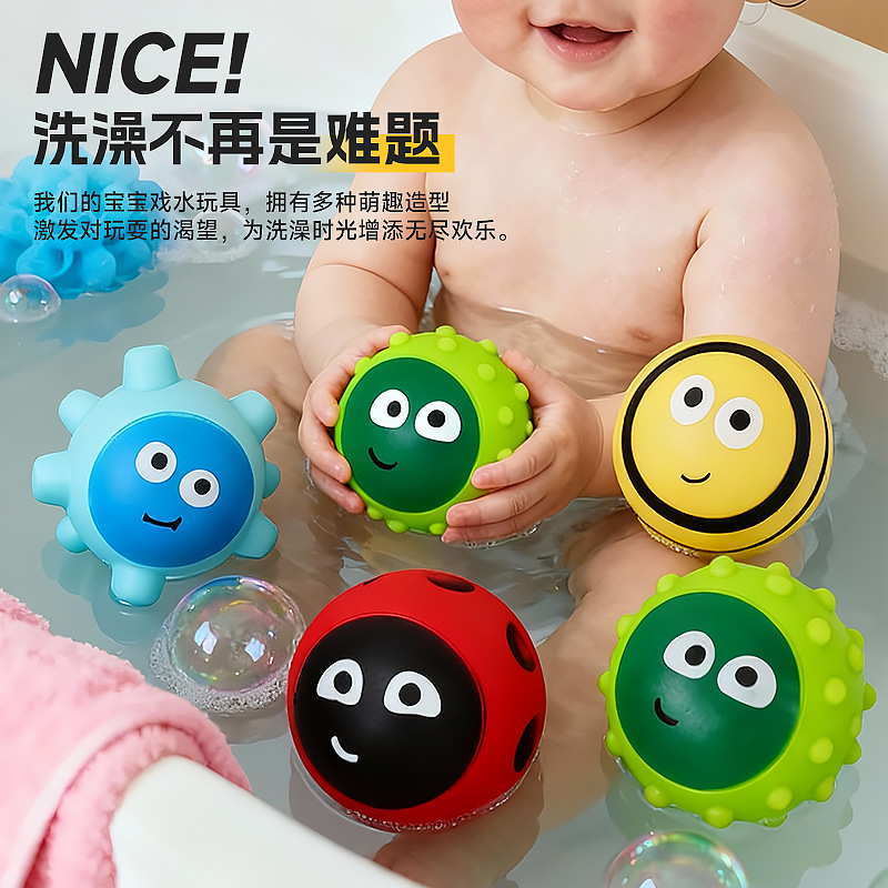 Niños pellizcan juguetes de baño rebote lento puede morder juguetes de baño de agua jugando Manhattan mano agarrar pelota