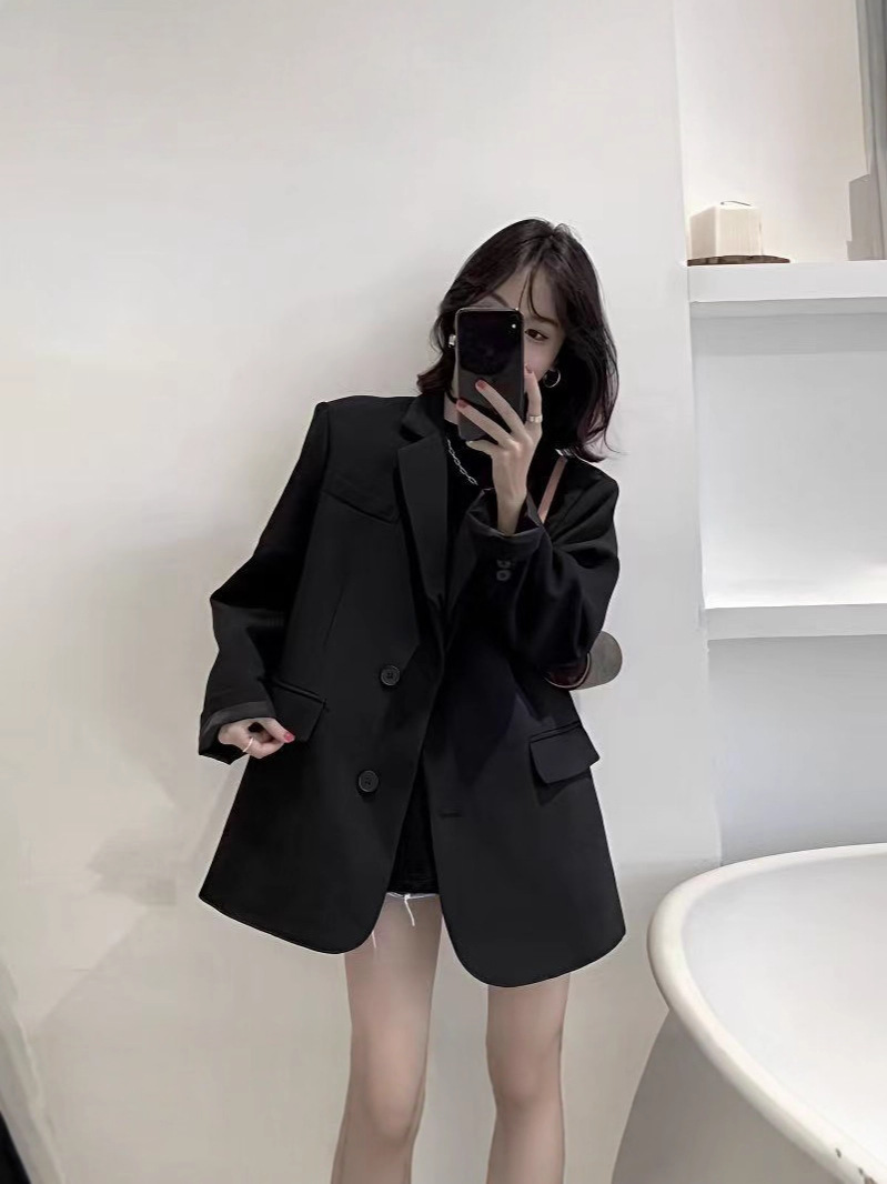 Qadın qara kiçik jaket - yaz-payız üçün klassik model
