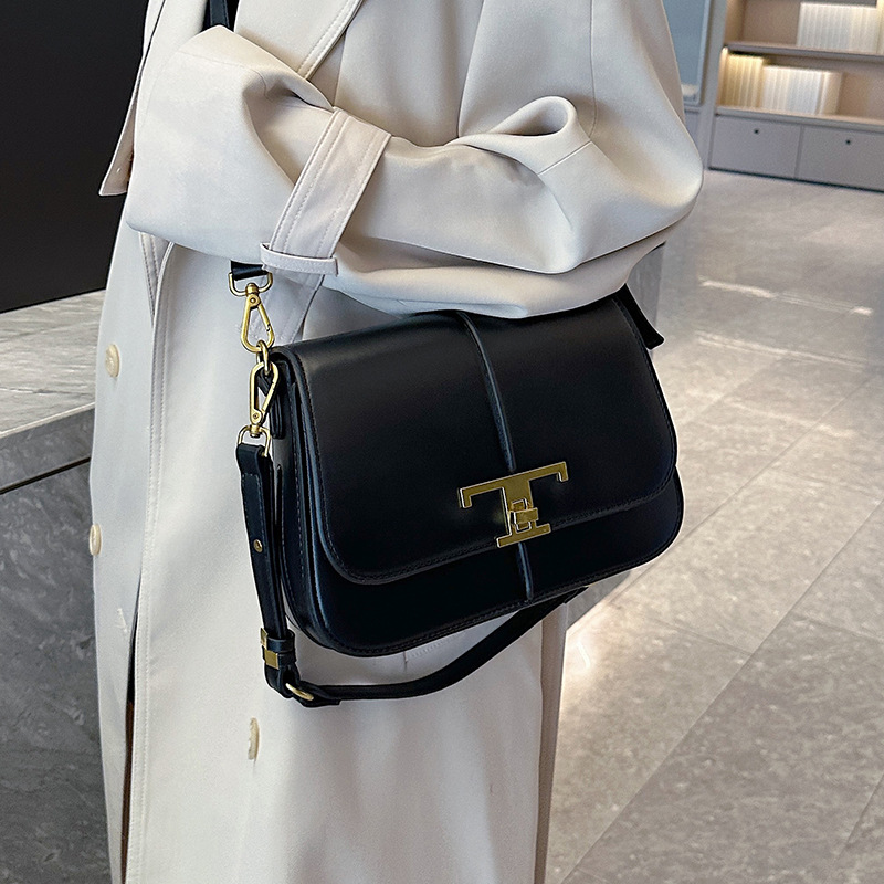 2023 New Fashionable and Minimalist Underarm Casual Western Style Solid Color Saddle Handheld One Shoulder Crossbody Bag_voghion.com