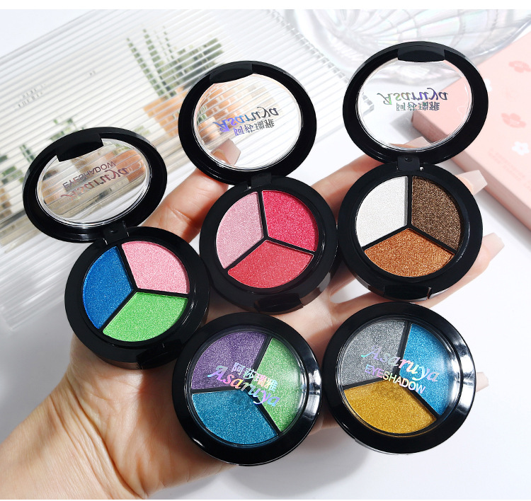 The student stage makeup with colorful eyeshadow, featuring a special blue, green, purple and pearlescent eyeshadow palette, showcases a dazzling performance of makeup undefined