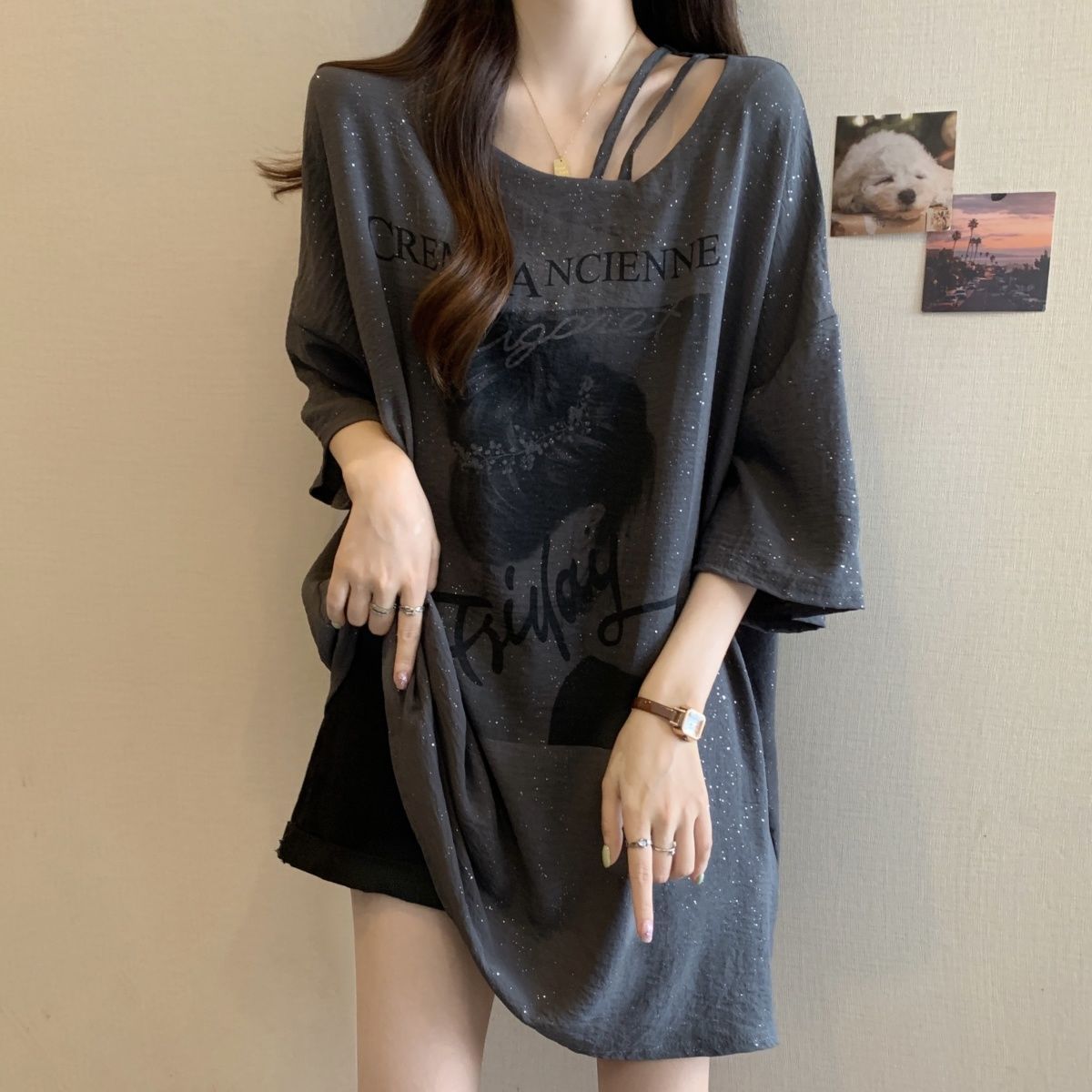 Camiseta de manga corta con cuello diagonal de lentejuelas de gran tamaño para mujer verano 2024 nuevas mujeres tops de moda sueltos y delgados