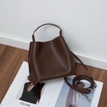 ��ƤŮ���͹Ÿ߼��|��Ҹ�°���Ů2025�¿������ˮͰ���μ�б���