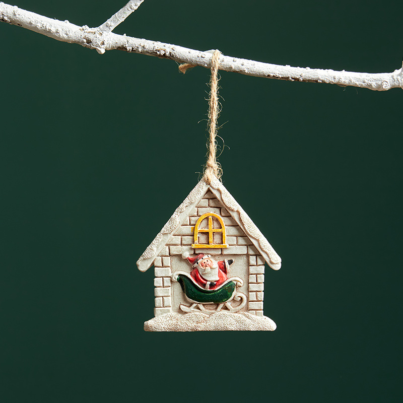Madera Santa resina muñeco de nieve pequeña casa colgante decoración de Navidad escenario prop decoración
