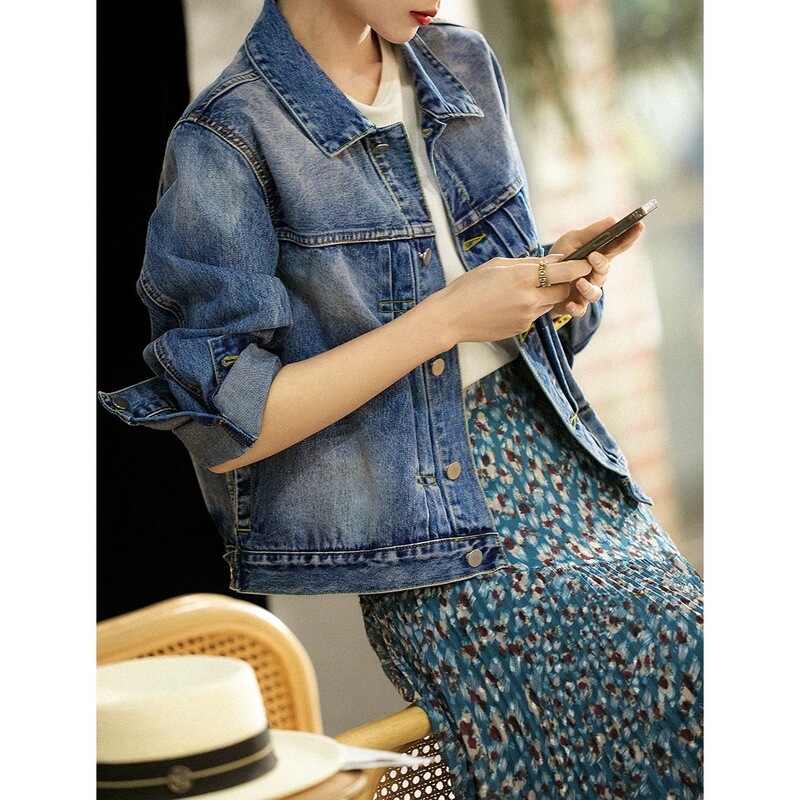 Turn-down collar denim jacket, 2026 spring collection, new women's short denim jacket, spring and autumn top, color-blocked, loose fit Turn-down collar denim jacket, 2026 spring collection, new women's short denim jacket, spring and autumn top, color-blocked, loose fit