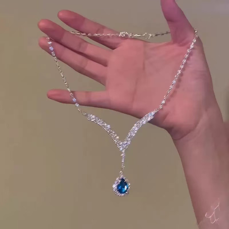 Industria pesada temperamento destellante diamante gota de agua collar de borla temperamento vestido de noche con moda exquisito collar de moda de lujo ligero mujeres