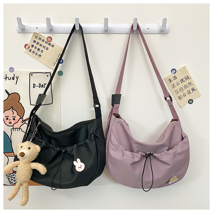 The new 2022 Little Bear canvas small bag for women is simple and versatile. The student dumpling bag is a trendy casual single-shoulder crossbody bag undefined