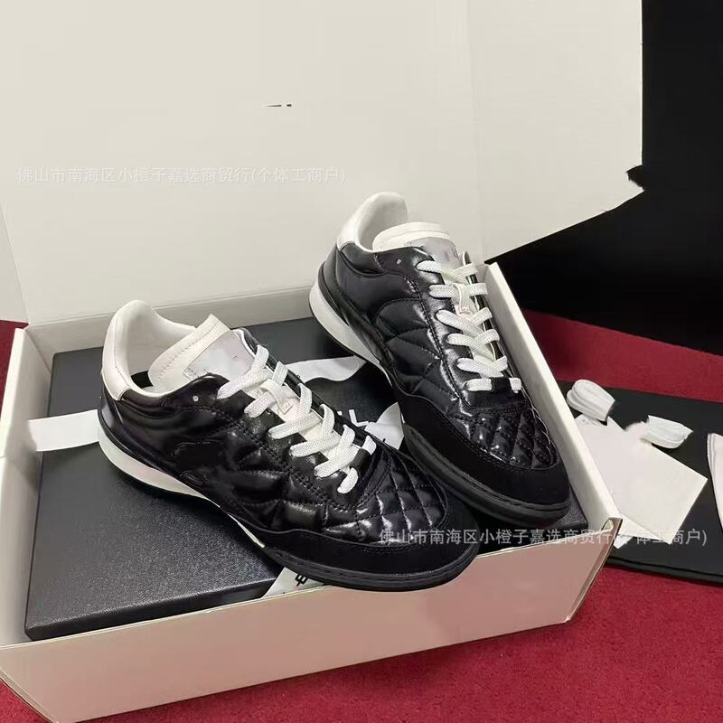 European High-Quality 2025 New Style Small Fragrance Spring Goatskin Pure Color Round Toe Lace-Up Quilted Sneakers for Women