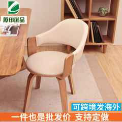 木の回転椅子は背もたれを分解して洗うことができます。