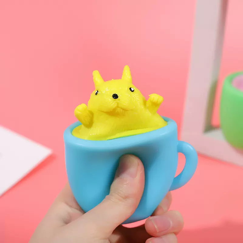 跨境新奇特卡通解压松鼠杯茶犬杯挤压捏捏乐整蛊发泄减压玩具批发